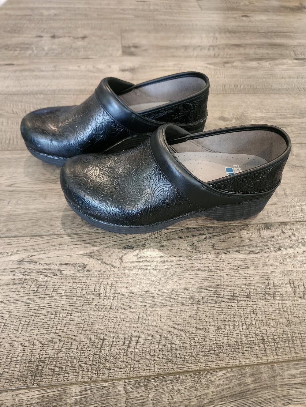 Dansko Womens Size 39 Black Clogs  Floral Tooled  Leather Comfort Professional